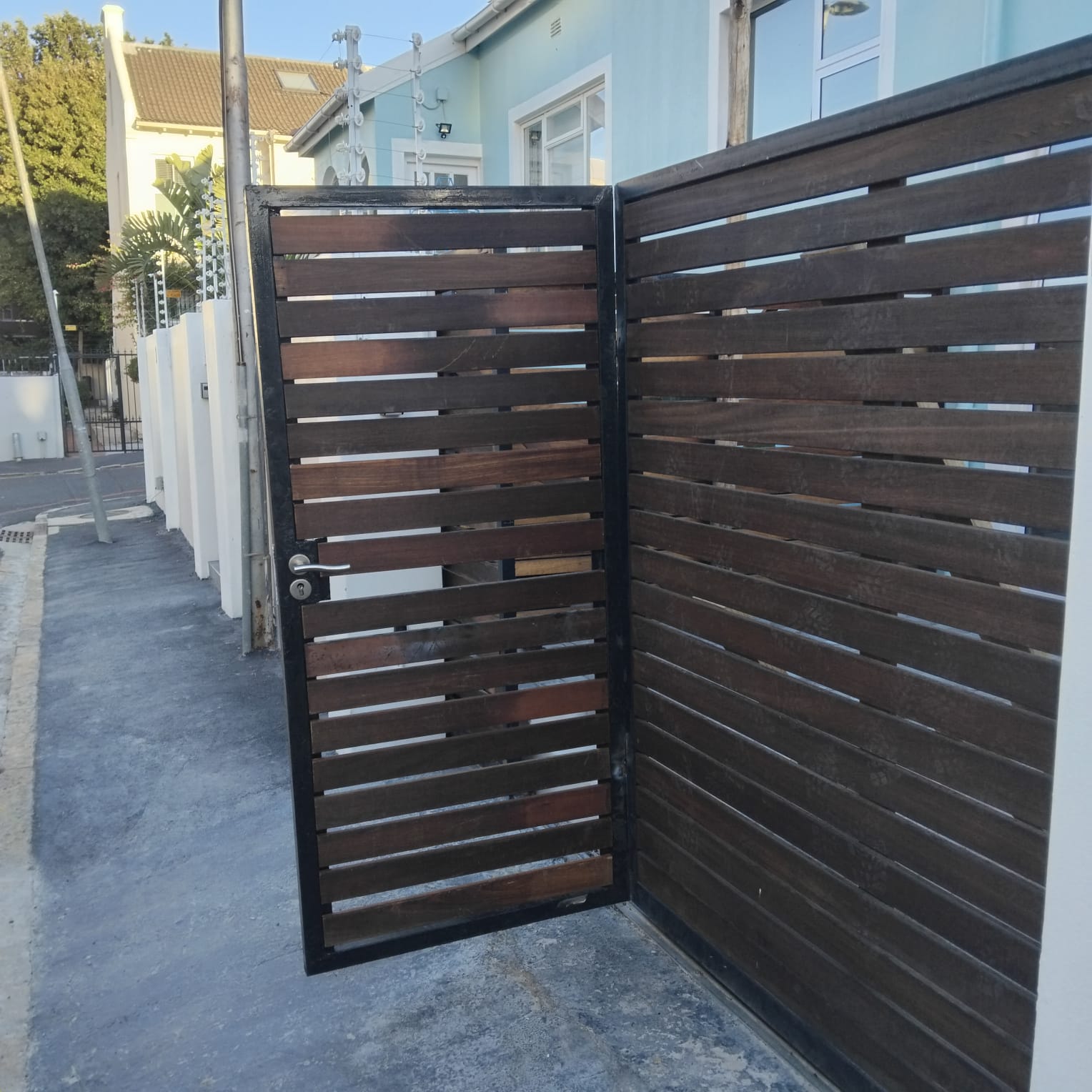 Separate gate for the apartment